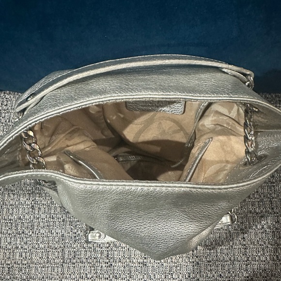 Slightly worn Michael Kors silver Leather Medium Jet Set Chain Shoulder Bag - Picture 5 of 10